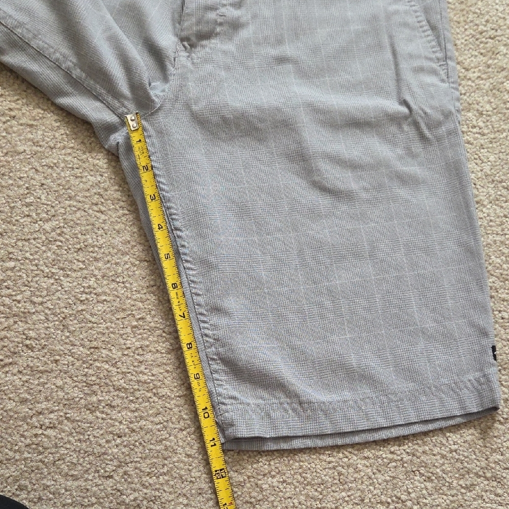 O'Neill Men's Gray Flat-Front Shorts - Picture 8 of 10